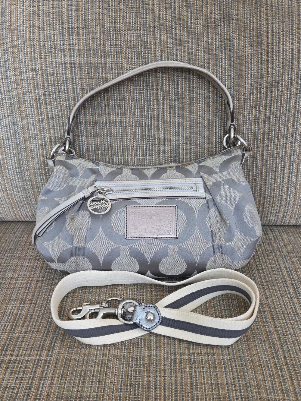 Coach Poppy Gray Signature Canvas Shoulder Bag with Removable StrapCoavh - Picture 2 of 11